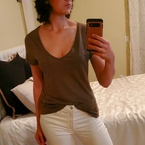 Linen V neck pocket t-shirt